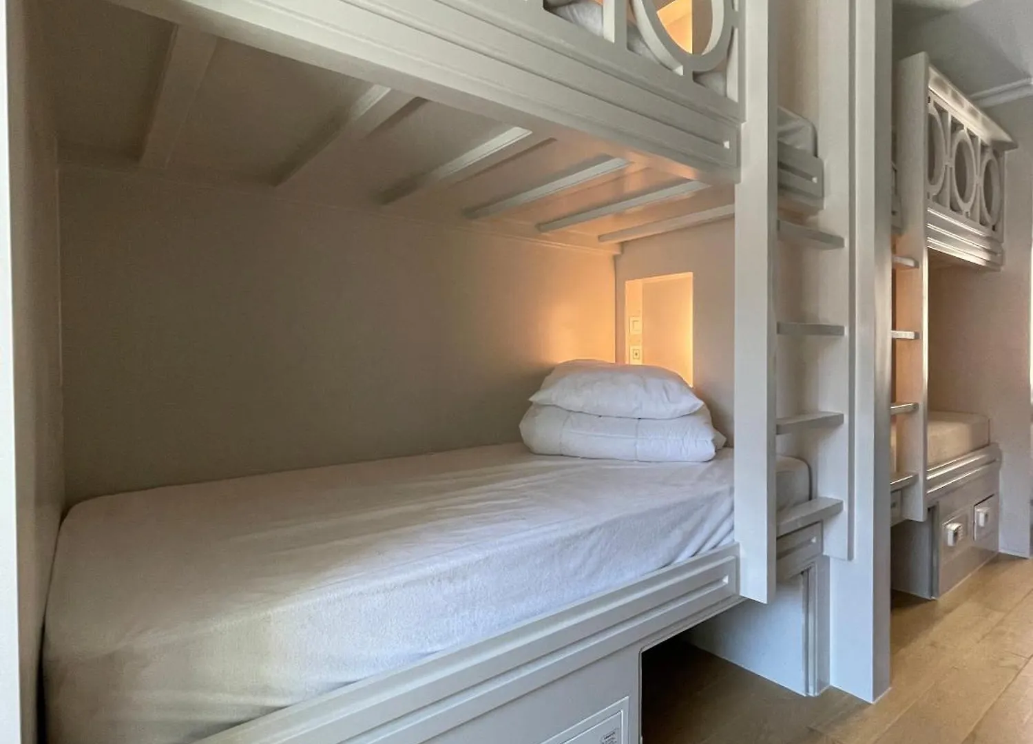 Hostel Lybeer Μπριζ 0*,